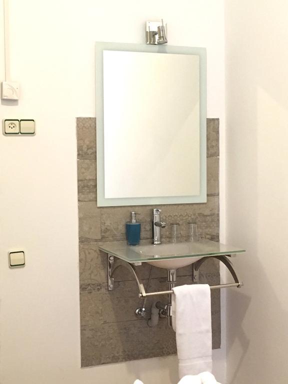 Twin Room with Shared Bathroom,403193166:JPEG